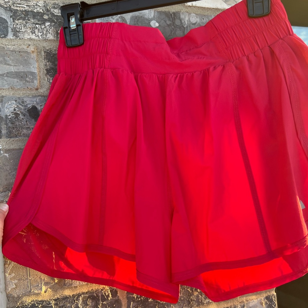 The Breeze Short in Hibiscus - NWT